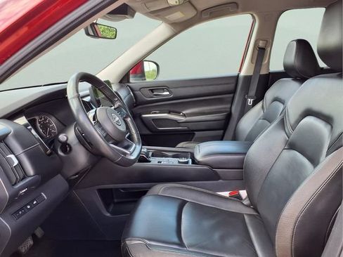 Used 2023 Nissan Pathfinder SL AWD/4WD image 16