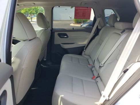 Certified 2025 Nissan Rogue SV w/ SV Premium Package FWD image 27