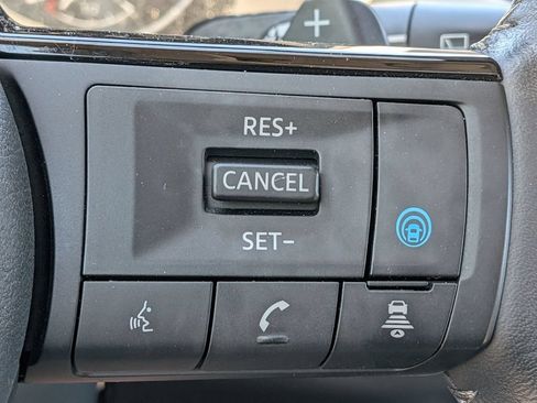 Used 2023 Nissan Rogue SL AWD/4WD image 15