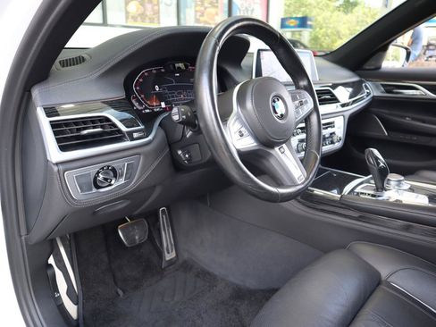 Used 2022 BMW 740i w/ M Sport Package RWD image 43