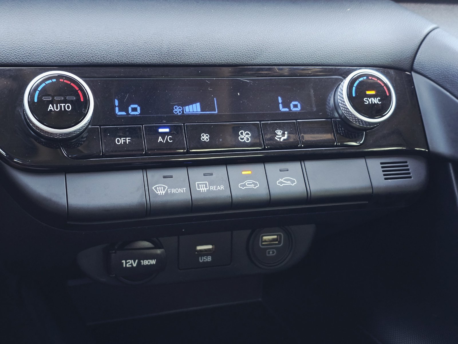 Used 2022 Hyundai Elantra SEL FWD image 22