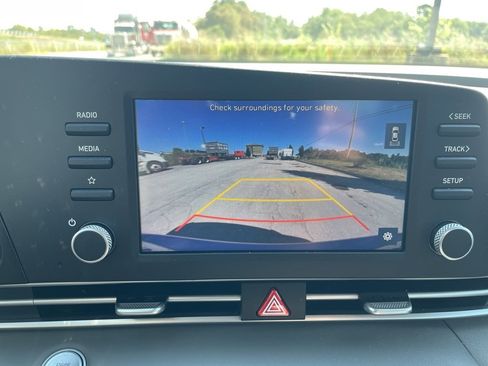 Used 2023 Hyundai Elantra SEL image 15