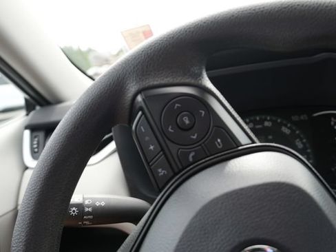 Used 2025 Toyota RAV4 XLE FWD image 24