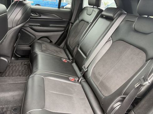 Used 2024 Jeep Grand Cherokee Altitude AWD/4WD image 29