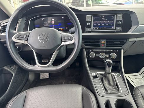 Used 2024 Volkswagen Jetta SE image 7