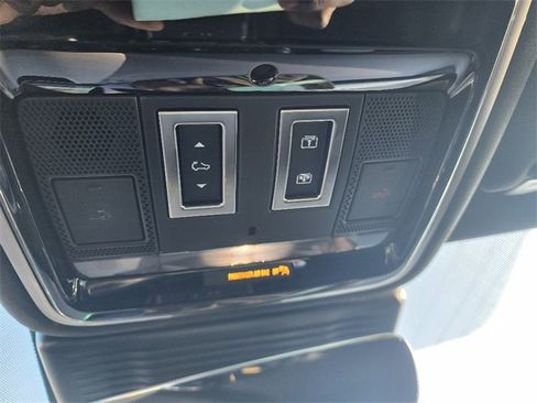 Used 2024 Land Rover Range Rover Velar Dynamic HSE image 22