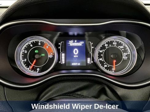 Used 2019 Jeep Cherokee Latitude Plus w/ Cold Weather Group AWD/4WD image 18