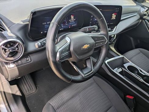 Used 2025 Chevrolet Equinox LT w/ Safety and Technology Package FWD image 10
