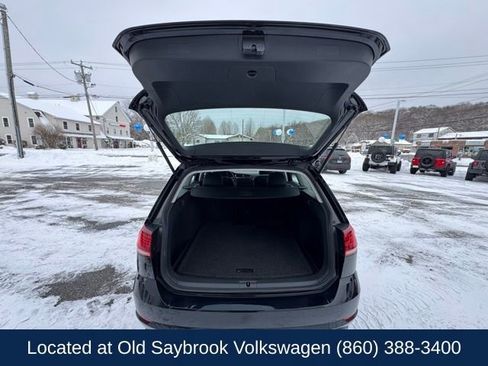 Used 2018 Volkswagen Golf SE image 18