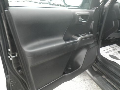 Used 2023 Toyota Tacoma TRD Off-Road image 15