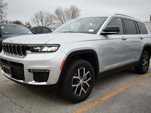New 2025 Jeep Grand Cherokee L Limited AWD/4WD image 3