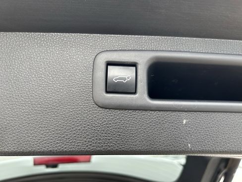 Certified 2023 Toyota Highlander XLE image 19