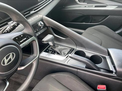 Used 2024 Hyundai Elantra SEL FWD image 15