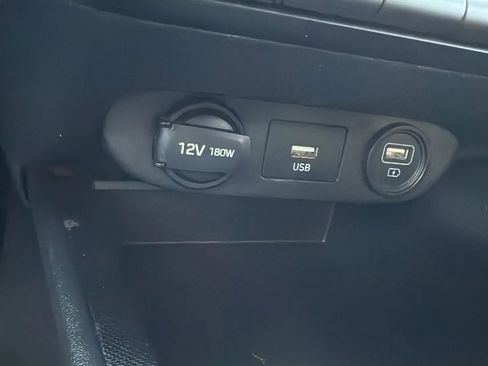 Used 2021 Hyundai Elantra SE image 19