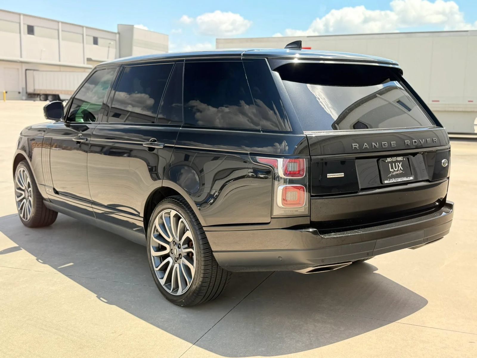 Used 2019 Land Rover Range Rover Long Wheelbase Supercharged AWD/4WD image 11