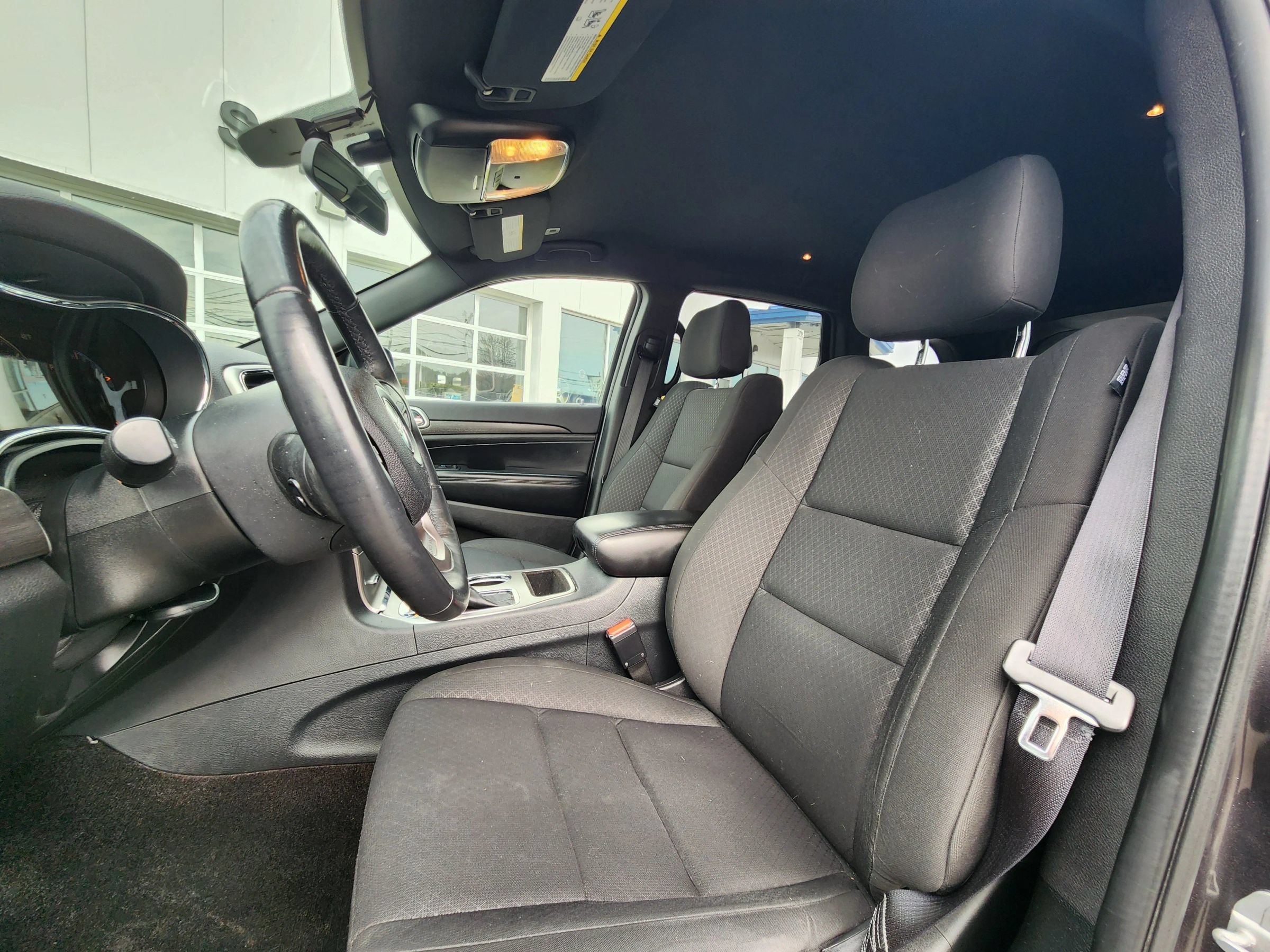 Used 2018 Jeep Grand Cherokee Laredo AWD/4WD image 9