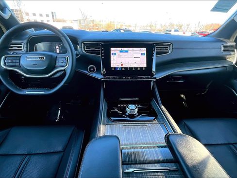 Used 2024 Jeep Wagoneer L Series II w/ Premium Group I image 14