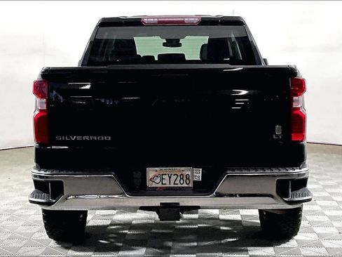 Used 2022 Chevrolet Silverado 1500 LT AWD/4WD image 3