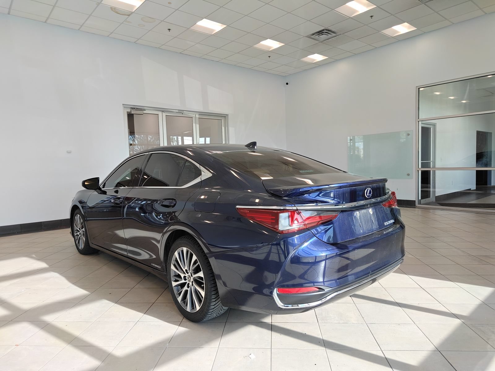 Used 2019 Lexus ES 300h w/ Premium Package FWD image 5