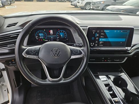 Used 2025 Volkswagen Atlas Cross Sport SE image 17