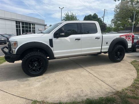 Used 2022 Ford F250 Platinum w/ FX4 Off-Road Package AWD/4WD image 7