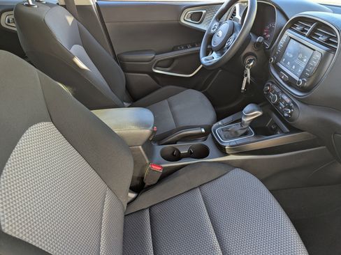 Used 2020 Kia Soul LX image 9