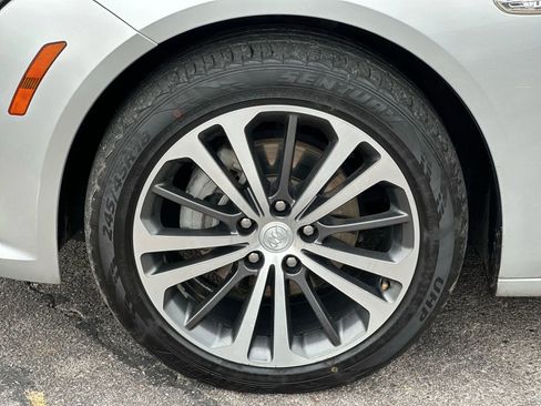 Used 2018 Buick Regal Essence image 25