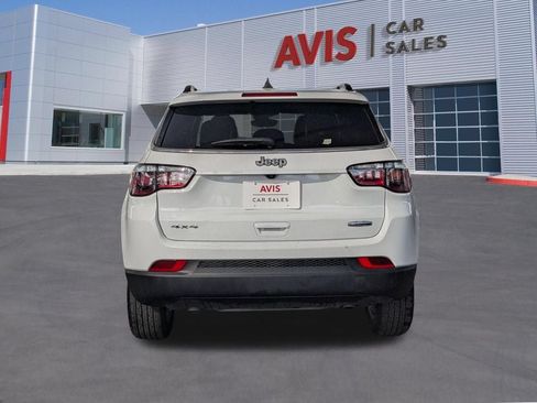 Used 2025 Jeep Compass Latitude w/ Sun & Sound Group AWD/4WD image 5