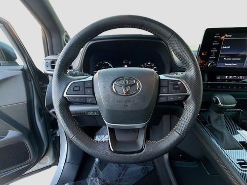 Used 2024 Toyota Sienna XLE Woodland Edition image 39