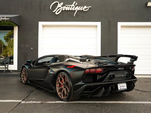 Used 2021 Lamborghini Aventador SVJ AWD/4WD image 5