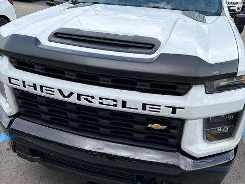 Used 2022 Chevrolet Silverado 2500 Custom w/ Custom Value Package AWD/4WD image 2