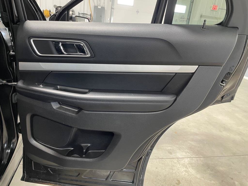 Used 2017 Ford Explorer XLT w/ Equipment Group 202A AWD/4WD image 25