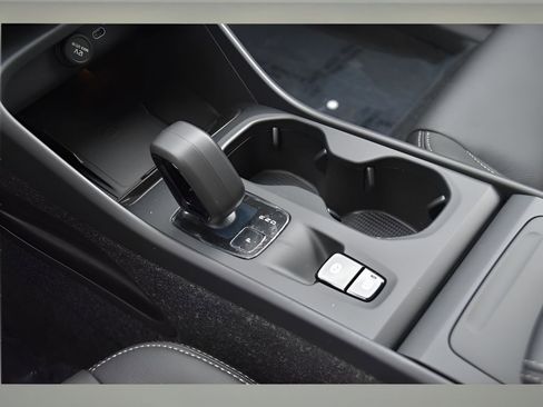 Certified 2025 Volvo XC40 B5 Core w/ Protection Package Premier image 35