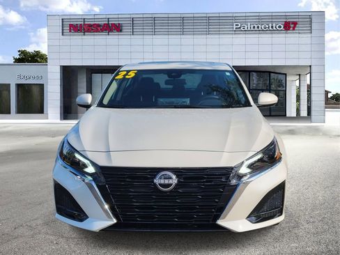 Used 2025 Nissan Altima 2.5 SV w/ SV Premium Package image 2