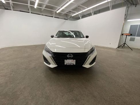 Used 2025 Nissan Altima 2.5 SV image 9