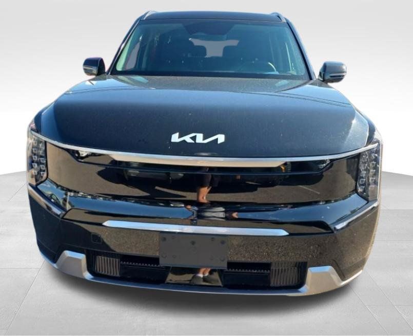 Used 2024 Kia EV9 Land AWD/4WD image 3