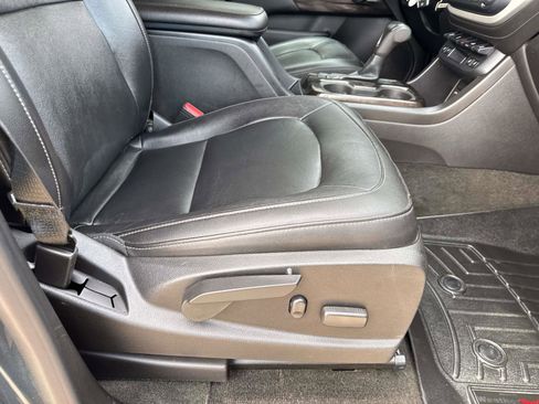 Used 2017 GMC Canyon SLT w/ Driver Alert Package image 10