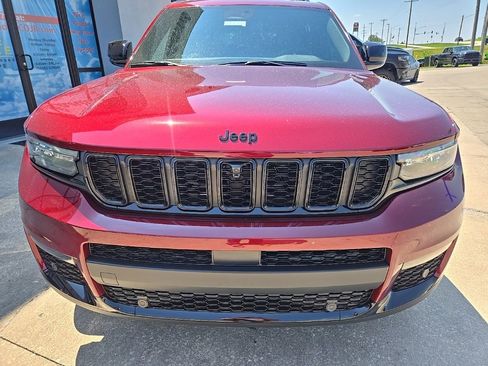 Used 2025 Jeep Grand Cherokee L Limited w/ Luxury Tech Group II image 17