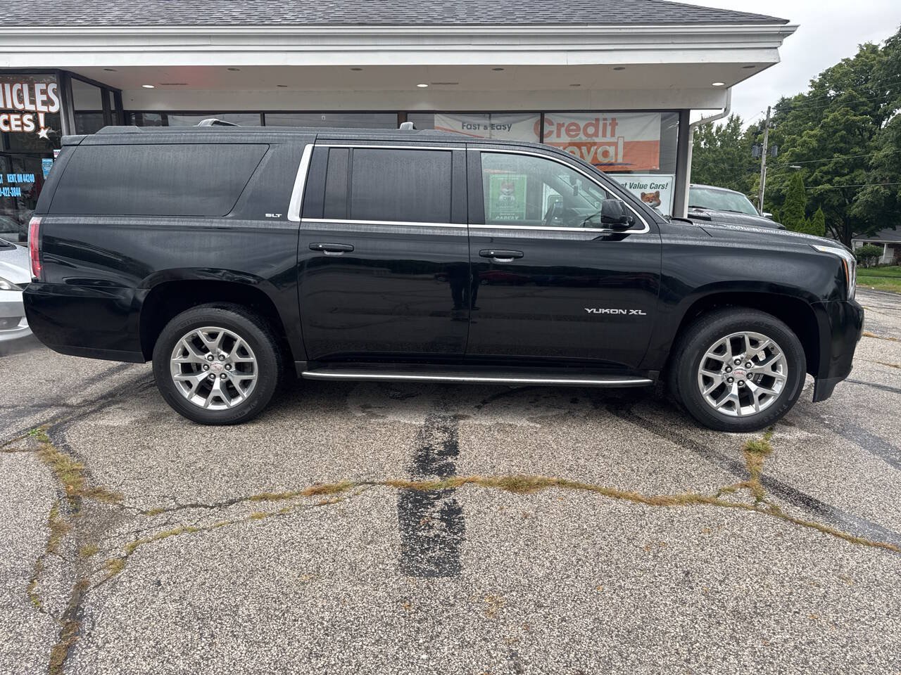 Used 2016 GMC Yukon XL SLT w/ Open Road Package AWD/4WD image 6