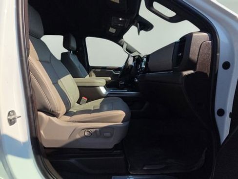 Used 2022 GMC Sierra 1500 SLT w/ SLT Premium Package image 11