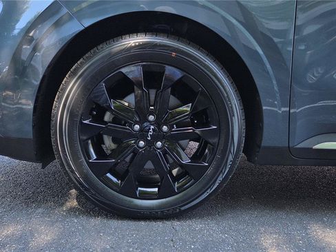 Certified 2024 Kia Carnival SX Prestige FWD image 11