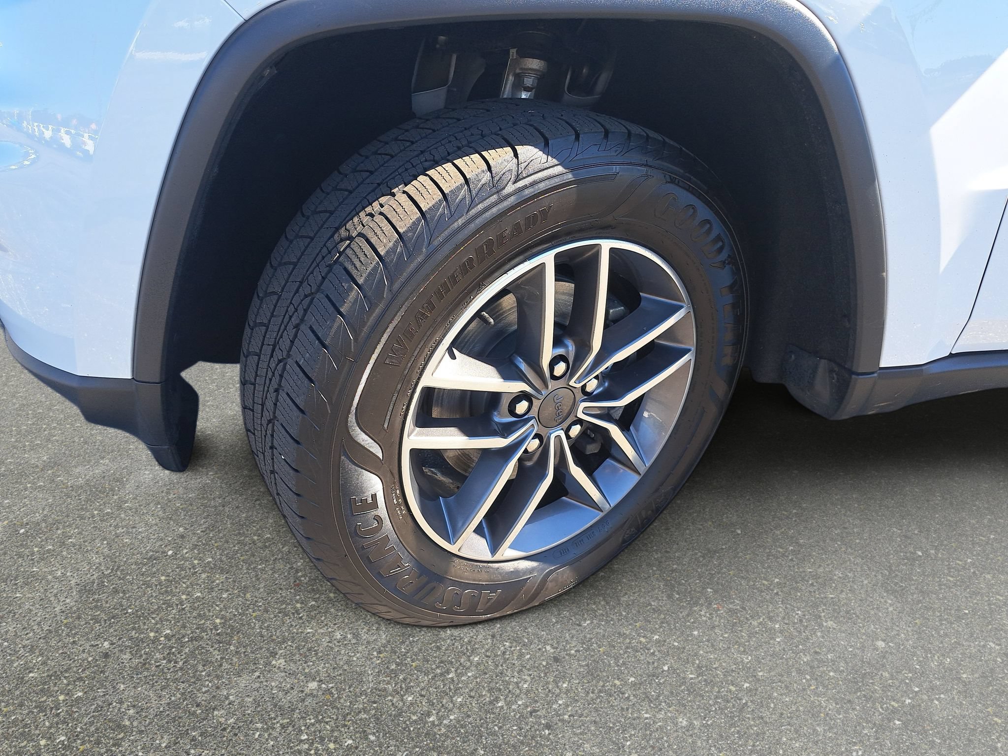Used 2020 Jeep Grand Cherokee Limited w/ Premium Lighting Group AWD/4WD image 32