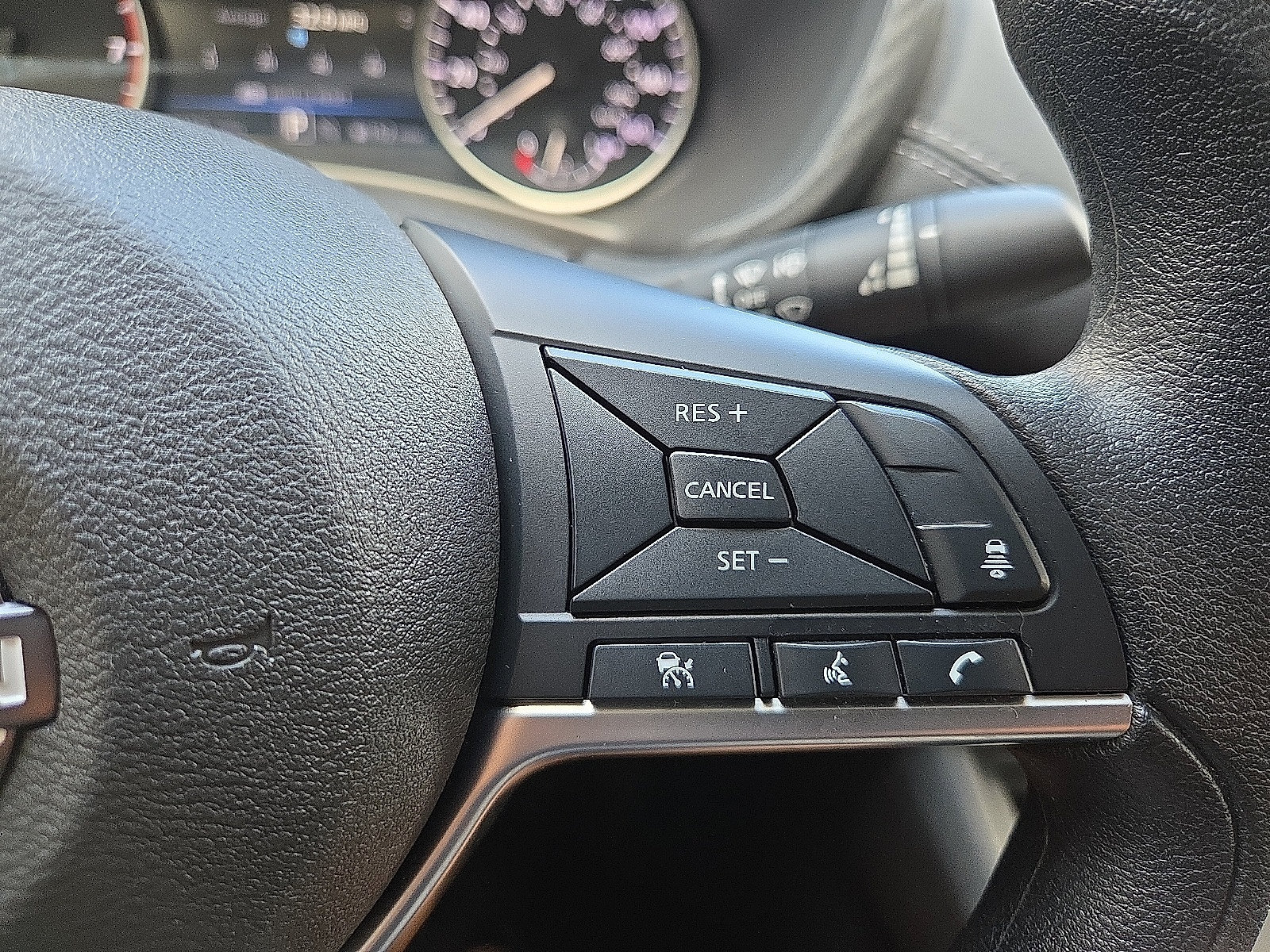 Used 2025 Nissan Sentra SV FWD image 17