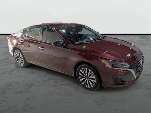 Used 2024 Nissan Altima 2.5 SV image 5