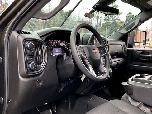 Used 2022 Chevrolet Silverado 2500 Custom w/ Custom Convenience Package image 17