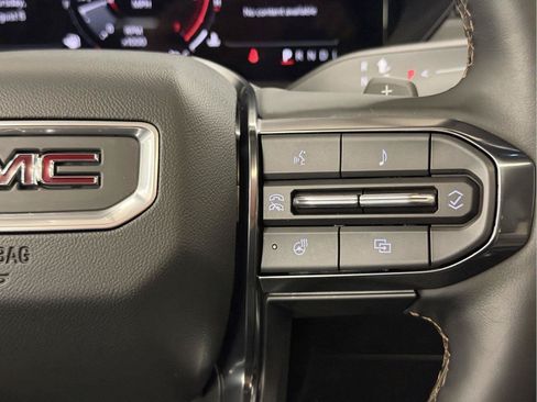 Used 2026 GMC Acadia AT4 w/ Luxury Package AWD/4WD image 17