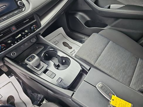 Used 2023 Nissan Rogue SV FWD image 24