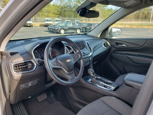 Used 2022 Chevrolet Equinox LT w/ Driver Convenience Package image 28
