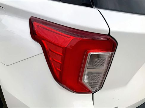 Used 2022 Ford Explorer XLT w/ Equipment Group 202A RWD image 32