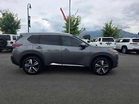 Used 2021 Nissan Rogue SL image 2